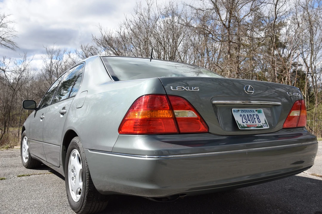 2001 Lexus LS 3rd Gen - Image 11 of 31