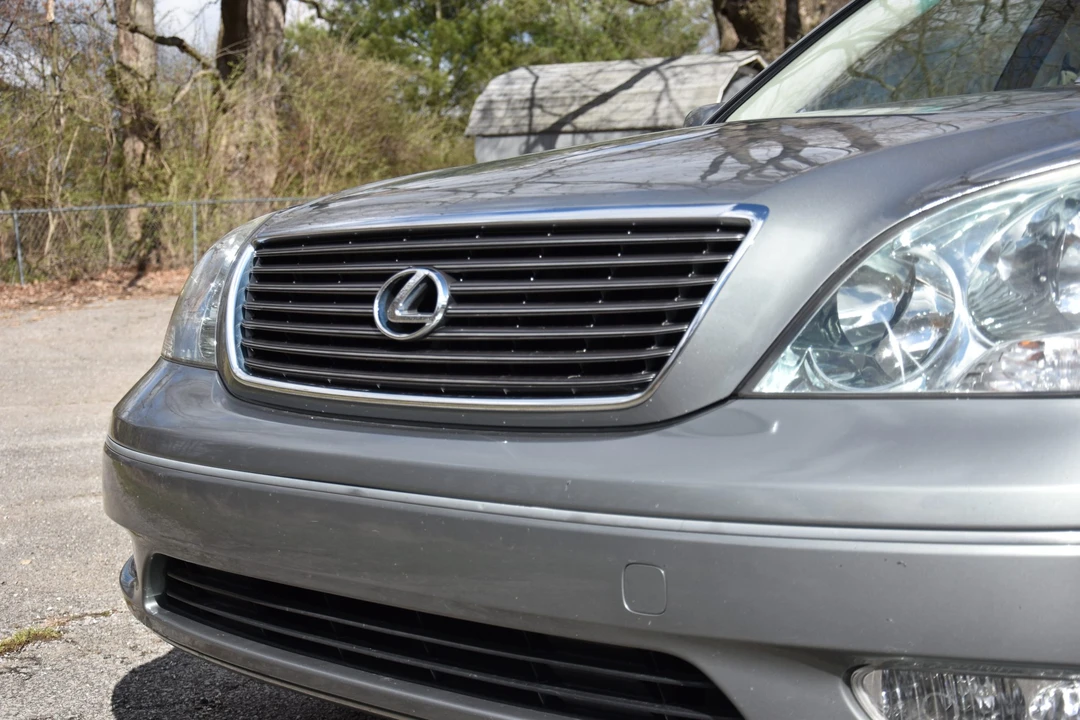 2001 Lexus LS 3rd Gen - Image 19 of 31