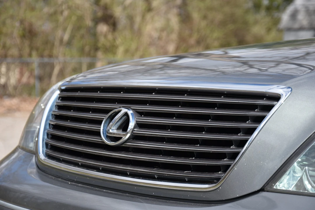 2001 Lexus LS 3rd Gen - Image 18 of 31
