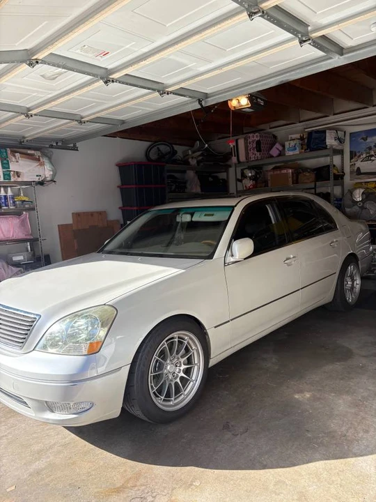 2001 Lexus LS 3rd Gen - Image 2 of 8