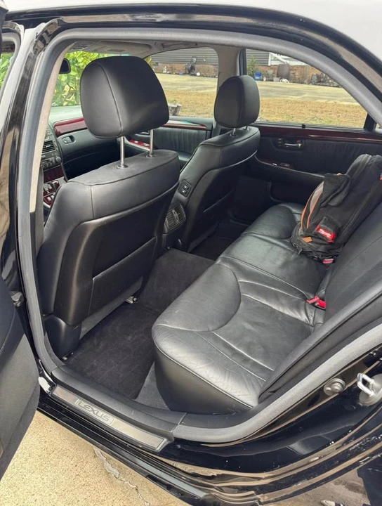 2001 Lexus LS 3rd Gen - Image 8 of 9