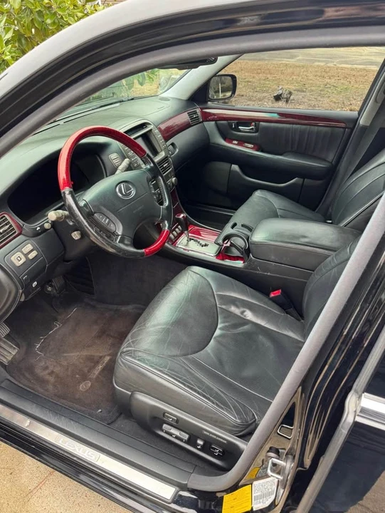 2001 Lexus LS 3rd Gen - Image 5 of 9