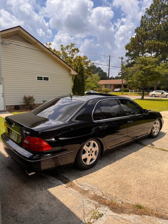 2001 Lexus LS 3rd Gen - Image 3 of 9