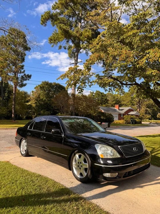 2001 Lexus LS 3rd Gen - Image 4 of 9