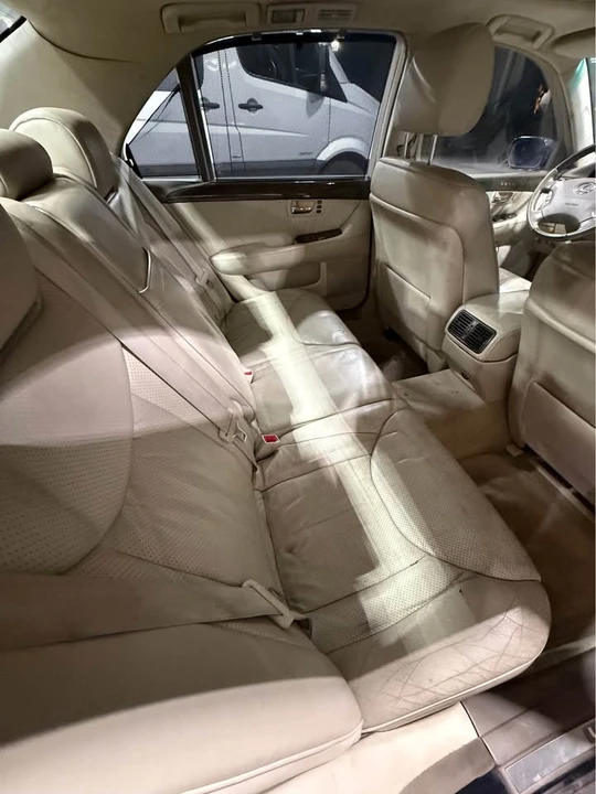 2001 Lexus LS 3rd Gen - Image 4 of 8