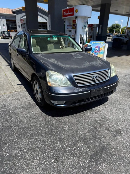 2001 Lexus LS 3rd Gen - Image 3 of 8