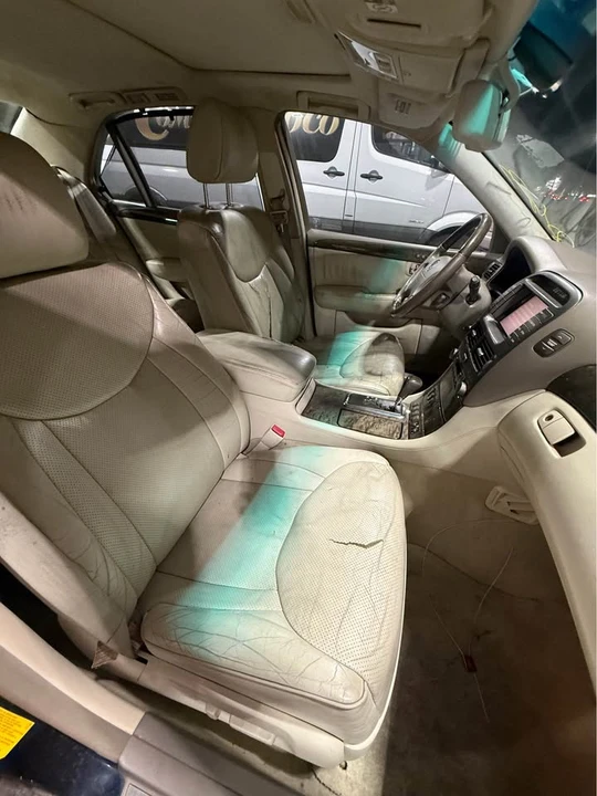 2001 Lexus LS 3rd Gen - Image 5 of 8