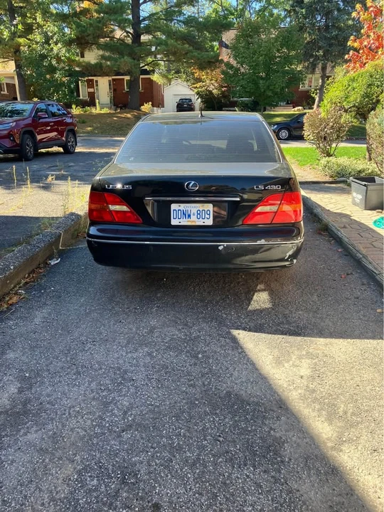 2001 Lexus LS 3rd Gen - Image 2 of 4