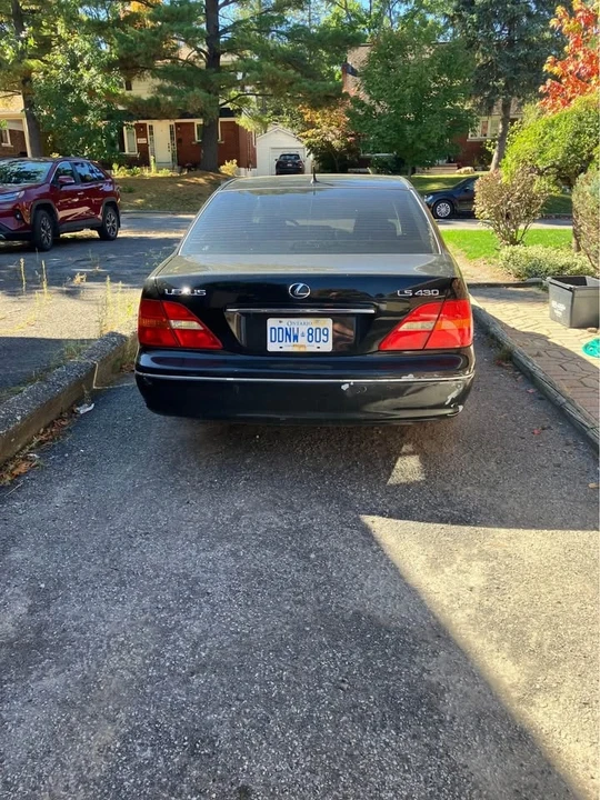 2001 Lexus LS 3rd Gen - Image 2 of 4