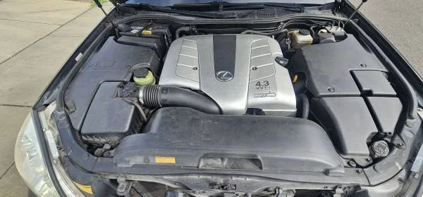 2001 Lexus LS 3rd Gen - Image 10 of 18