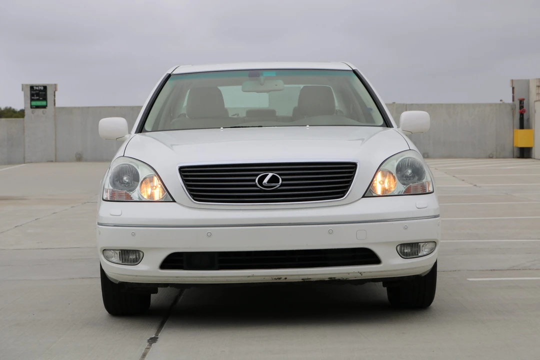 2001 Lexus LS 3rd Gen - Image 5 of 31