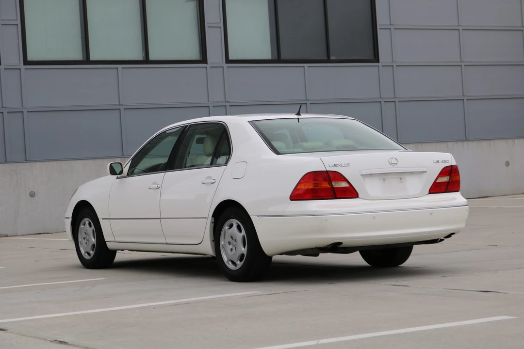 2001 Lexus LS 3rd Gen - Image 11 of 31