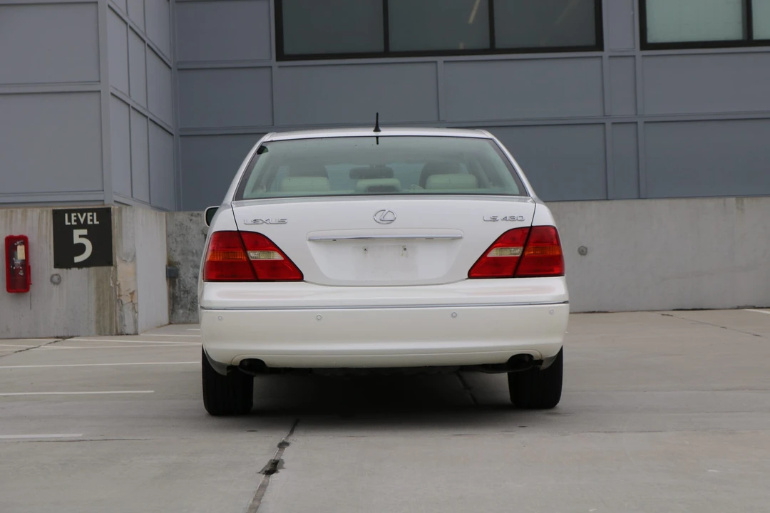 2001 Lexus LS 3rd Gen - Image 14 of 31