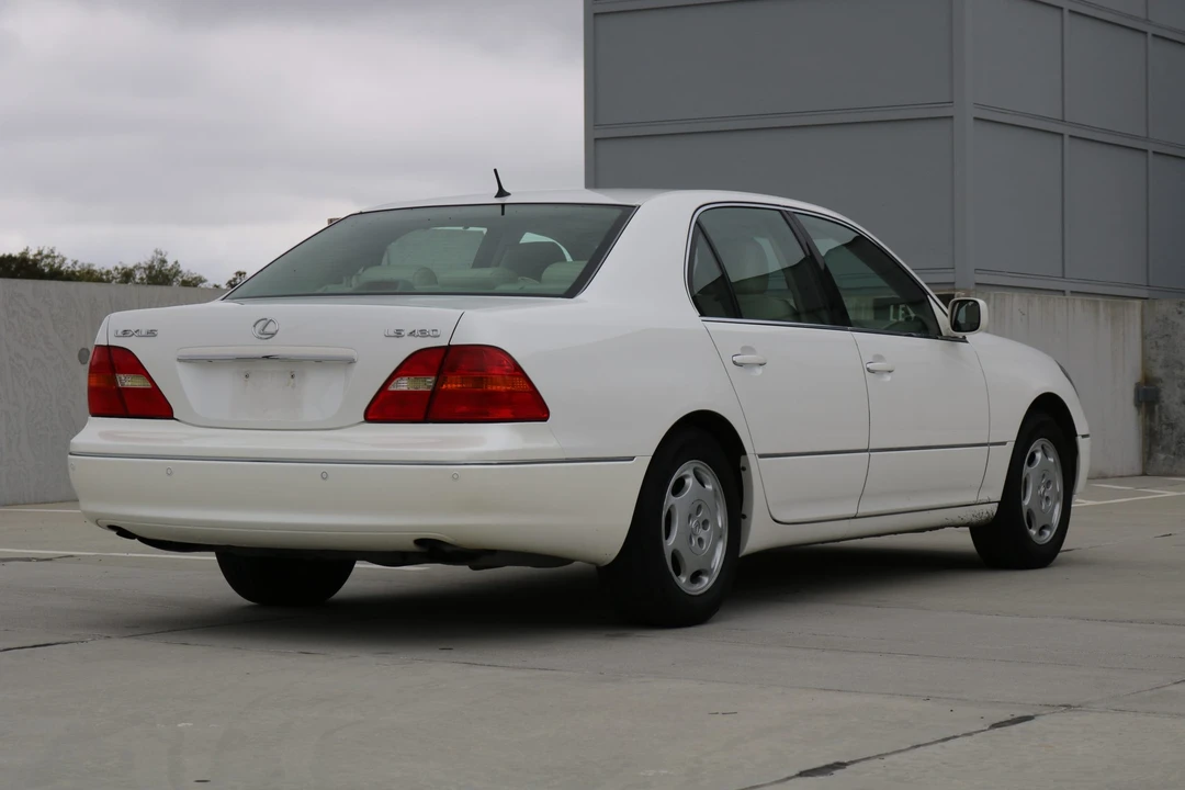 2001 Lexus LS 3rd Gen - Image 16 of 31