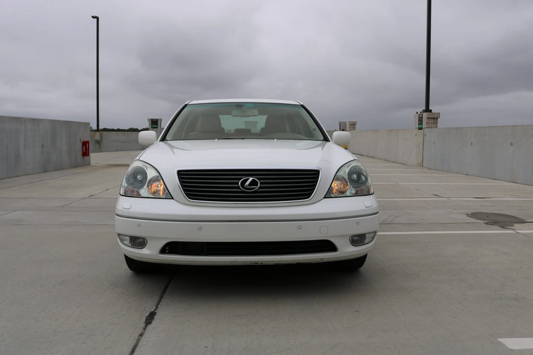 2001 Lexus LS 3rd Gen - Image 4 of 31