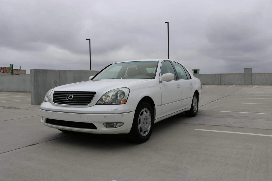 2001 Lexus LS 3rd Gen - Image 6 of 31