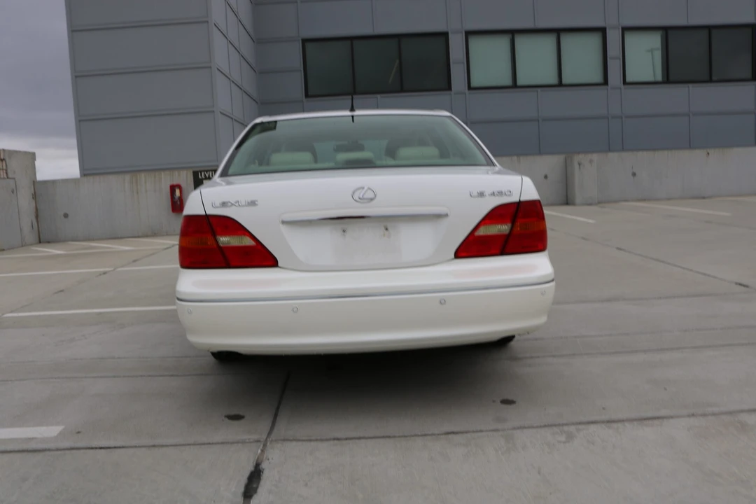2001 Lexus LS 3rd Gen - Image 13 of 31