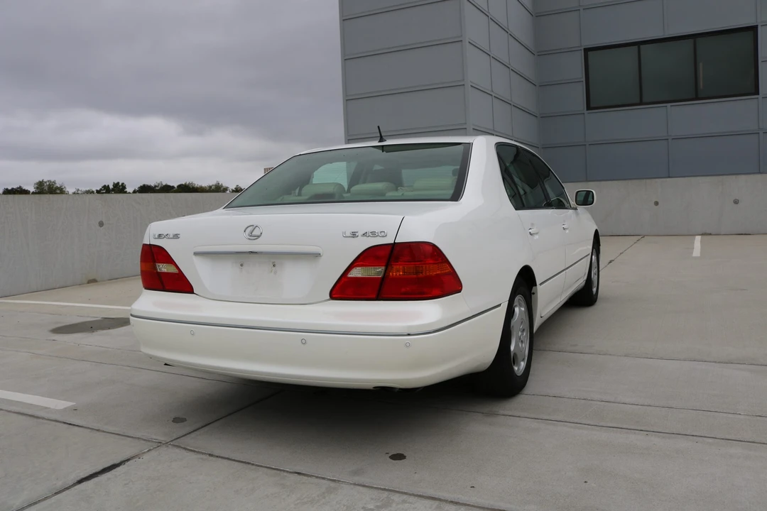 2001 Lexus LS 3rd Gen - Image 15 of 31