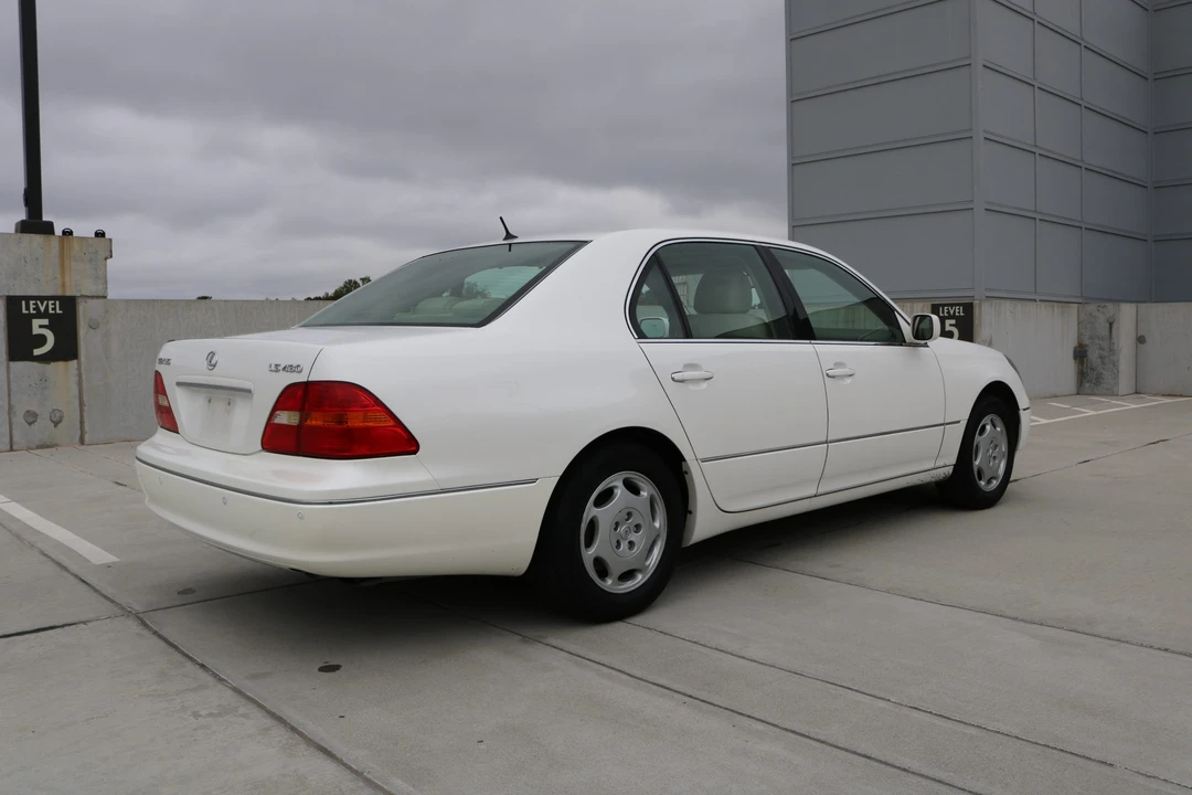 2001 Lexus LS 3rd Gen - Image 17 of 31