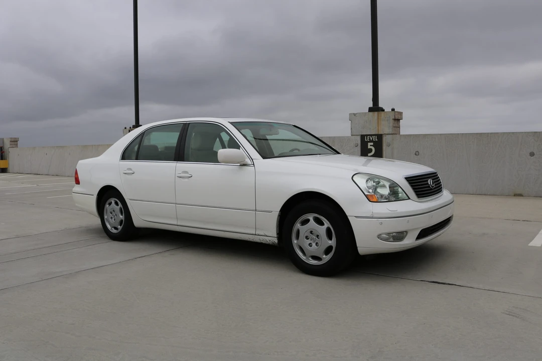 2001 Lexus LS 3rd Gen - Image 20 of 31