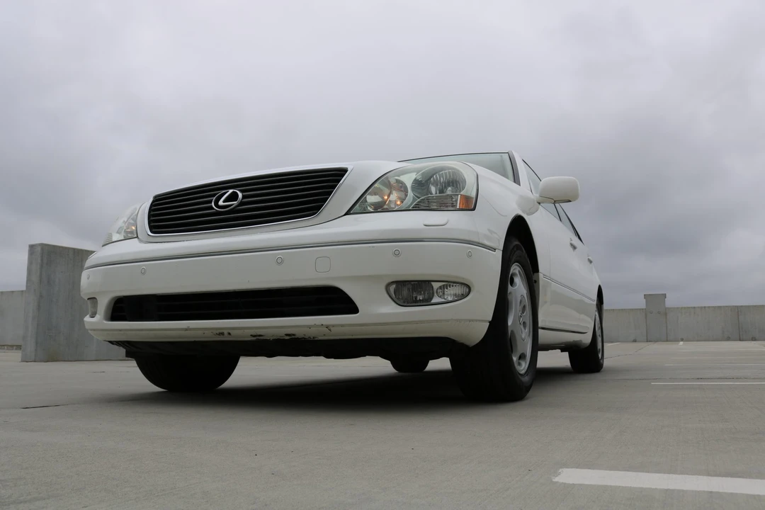 2001 Lexus LS 3rd Gen - Image 22 of 31