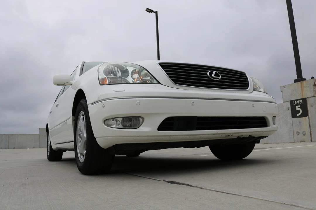 2001 Lexus LS 3rd Gen - Image 21 of 31