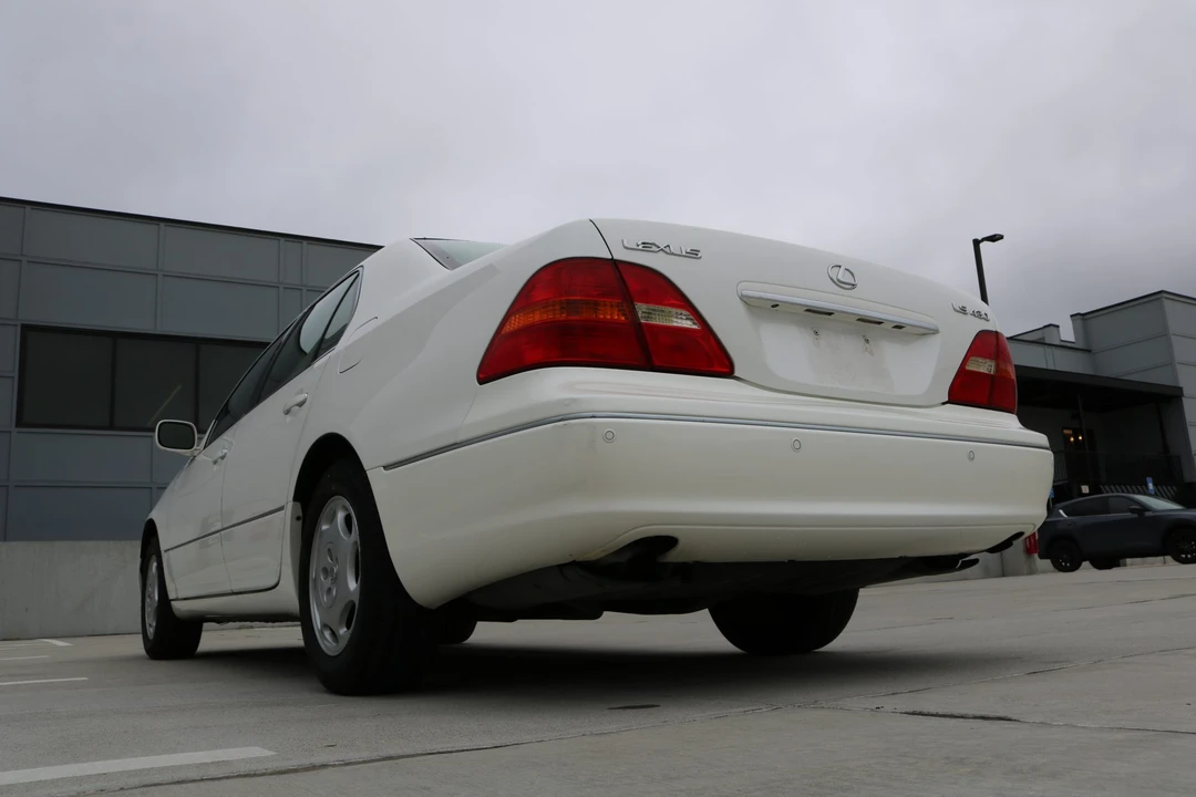 2001 Lexus LS 3rd Gen - Image 23 of 31