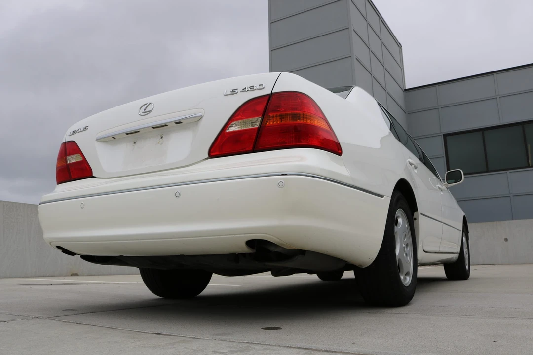 2001 Lexus LS 3rd Gen - Image 24 of 31