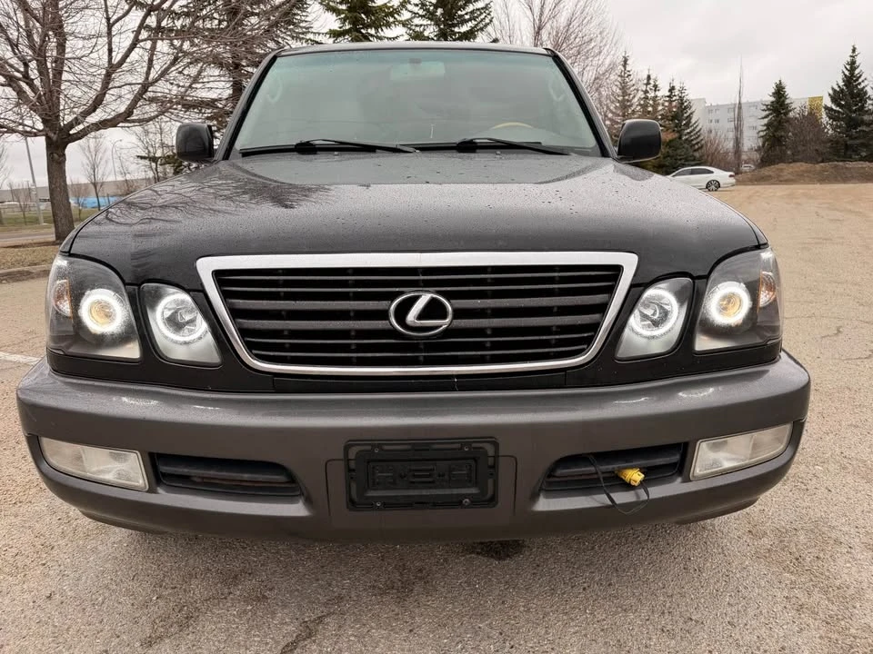 2001 Lexus LX 2nd Gen - Image 3 of 13