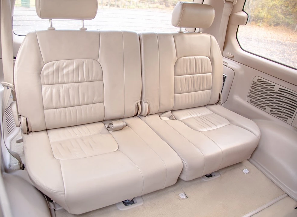 2001 Lexus LX 2nd Gen - Image 15 of 19