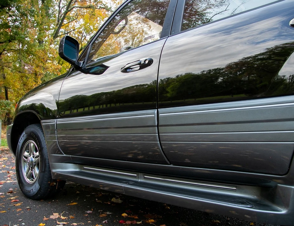 2001 Lexus LX 2nd Gen - Image 9 of 19