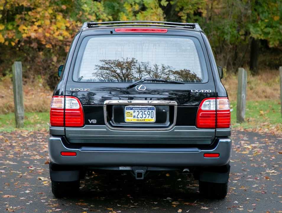 2001 Lexus LX 2nd Gen - Image 5 of 19