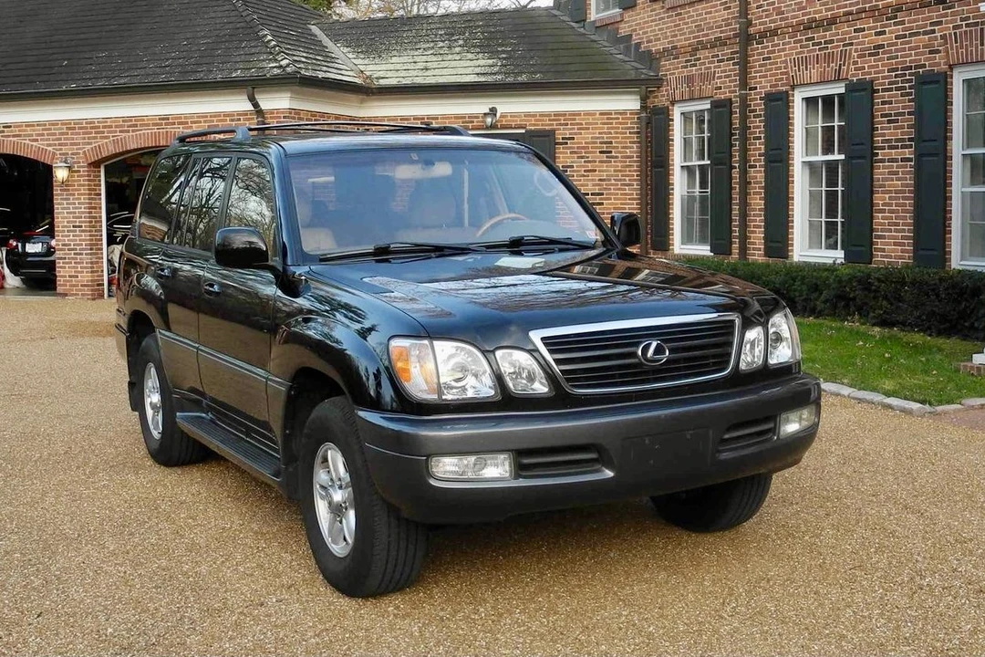 2001 Lexus LX 2nd Gen - Image 5 of 5
