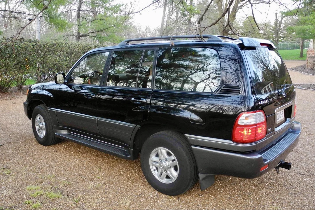 2001 Lexus LX 2nd Gen - Image 3 of 5