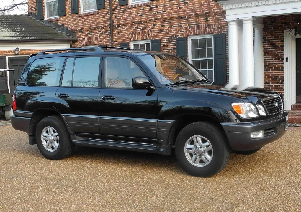 2001 Lexus LX 2nd Gen - Image 4 of 5