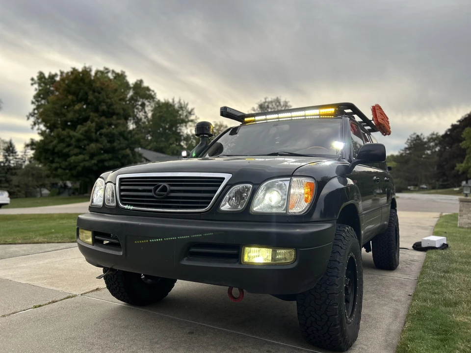 2001 Lexus LX 2nd Gen - Image 7 of 31