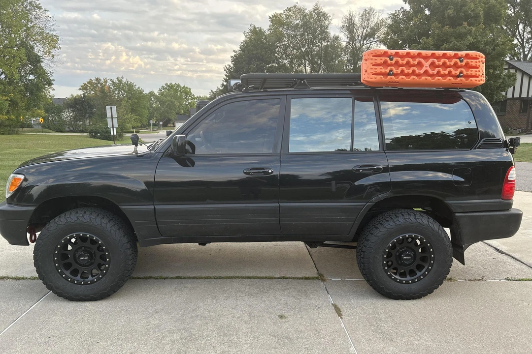 2001 Lexus LX 2nd Gen - Image 3 of 31