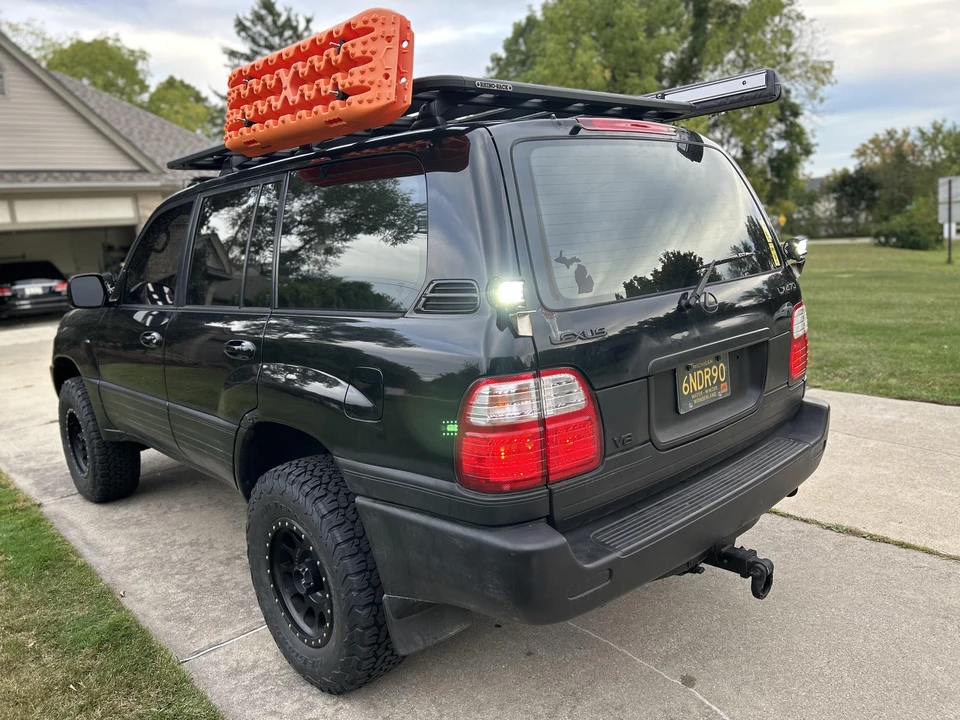 2001 Lexus LX 2nd Gen - Image 8 of 31