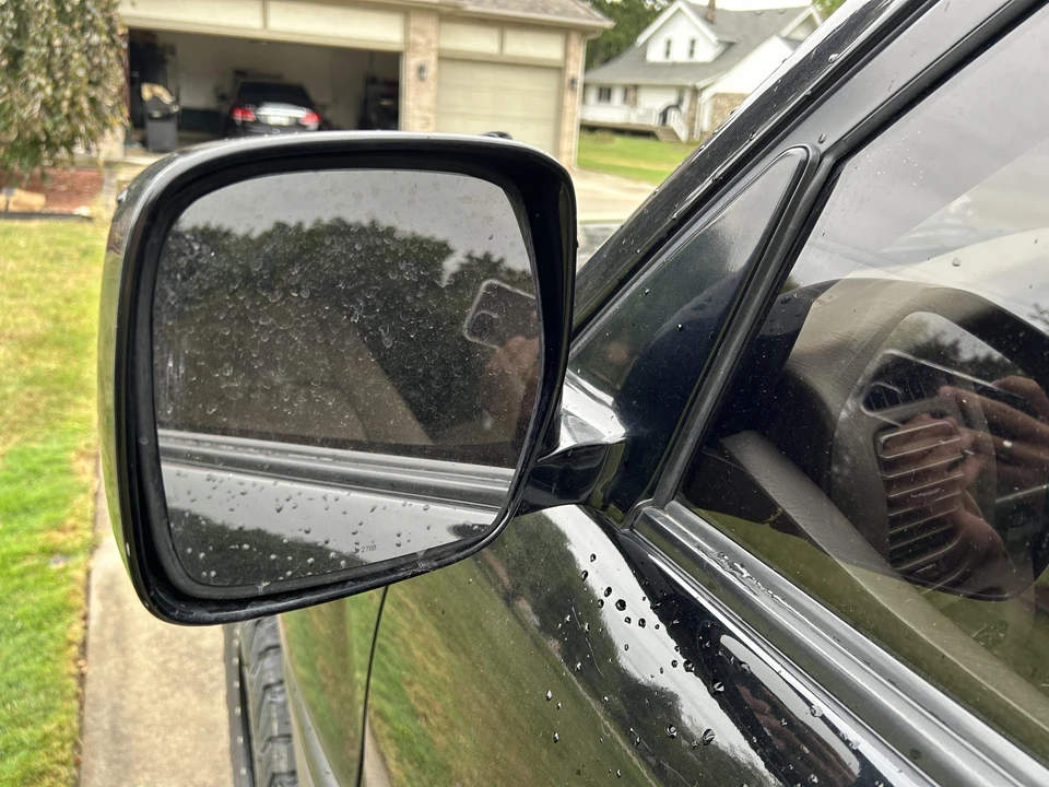 2001 Lexus LX 2nd Gen - Image 15 of 31