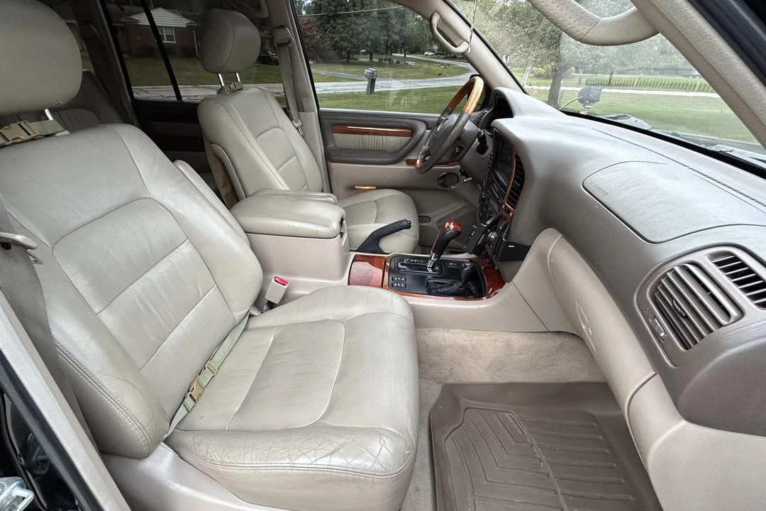 2001 Lexus LX 2nd Gen - Image 27 of 31