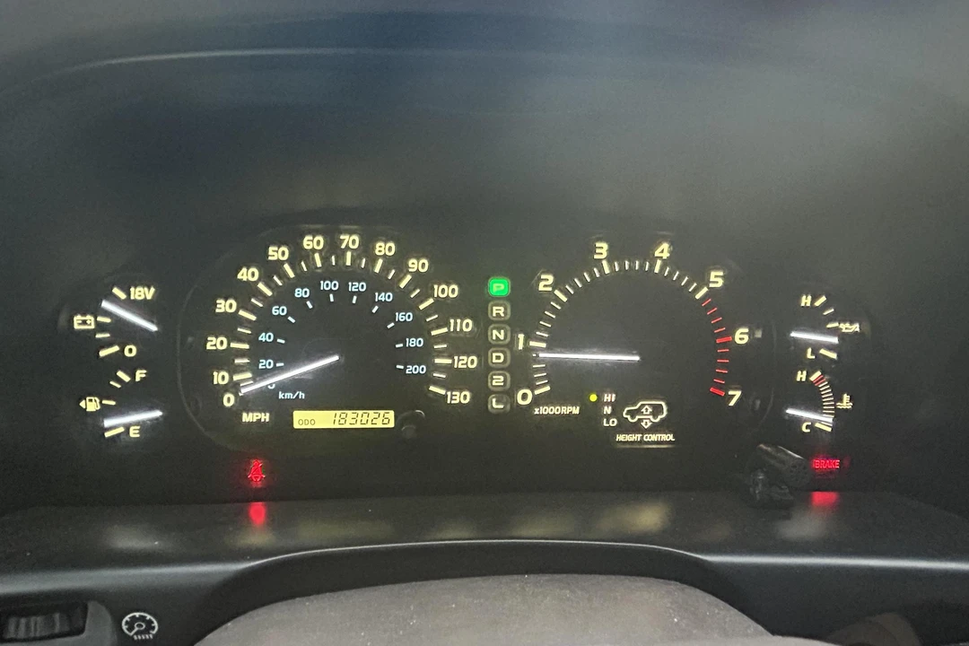 2001 Lexus LX 2nd Gen - Image 29 of 31
