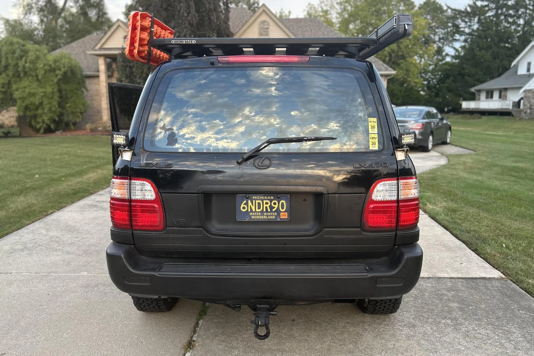 2001 Lexus LX 2nd Gen - Image 5 of 31