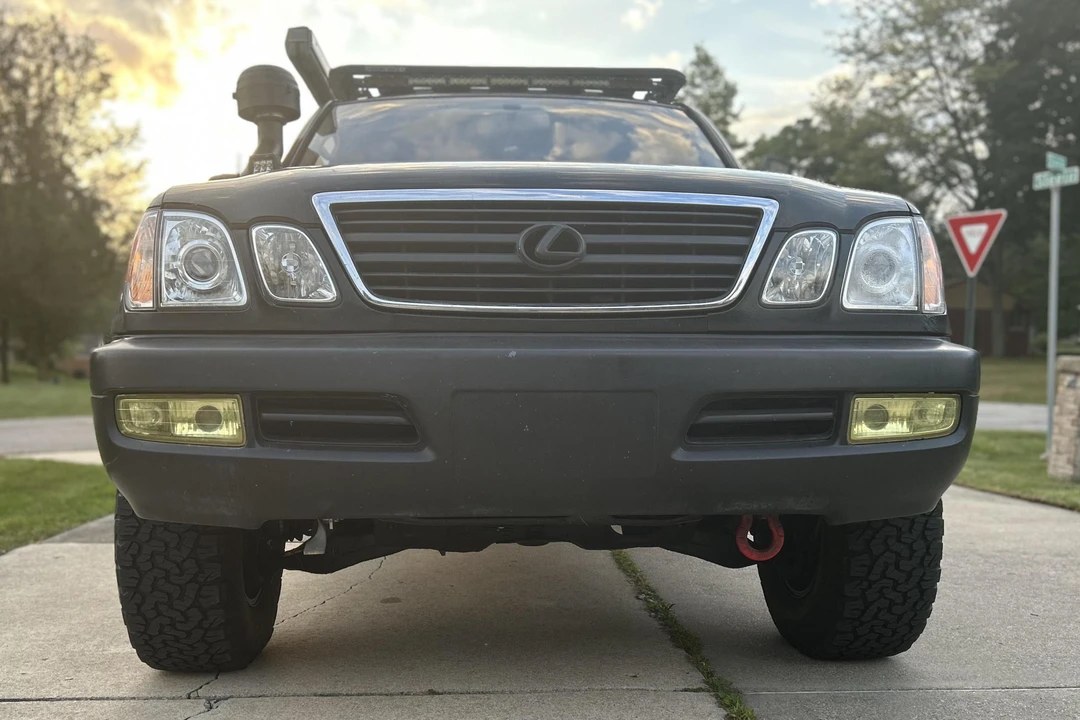 2001 Lexus LX 2nd Gen - Image 2 of 31