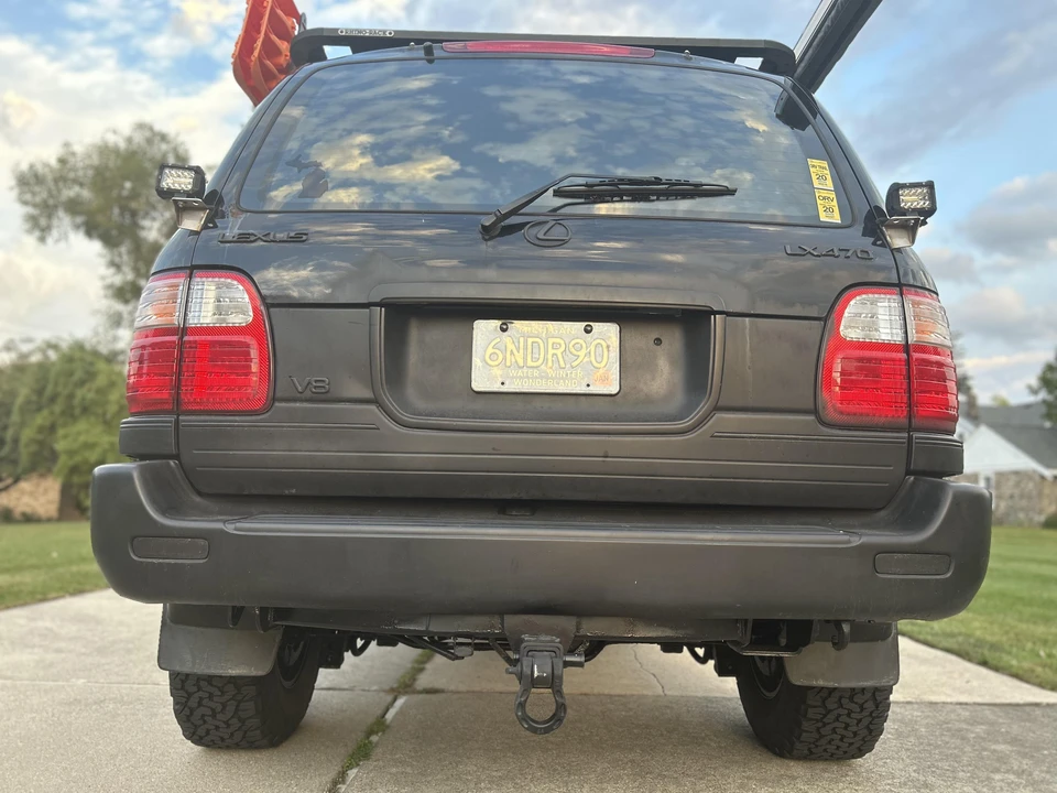 2001 Lexus LX 2nd Gen - Image 9 of 31