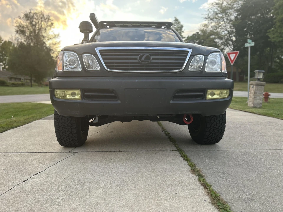 2001 Lexus LX 2nd Gen - Image 6 of 31