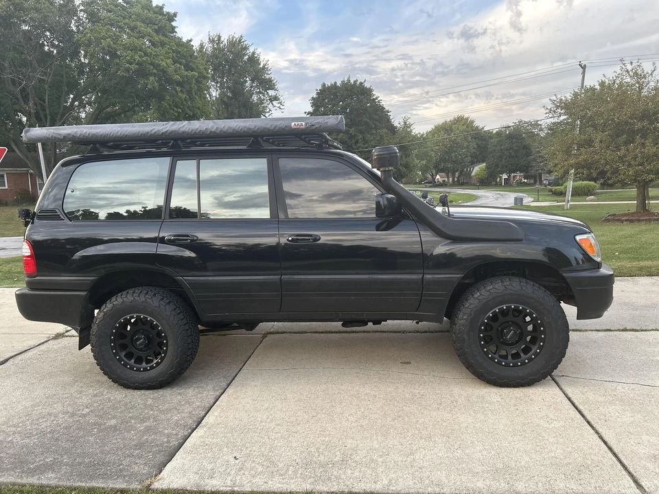 2001 Lexus LX 2nd Gen - Image 10 of 31