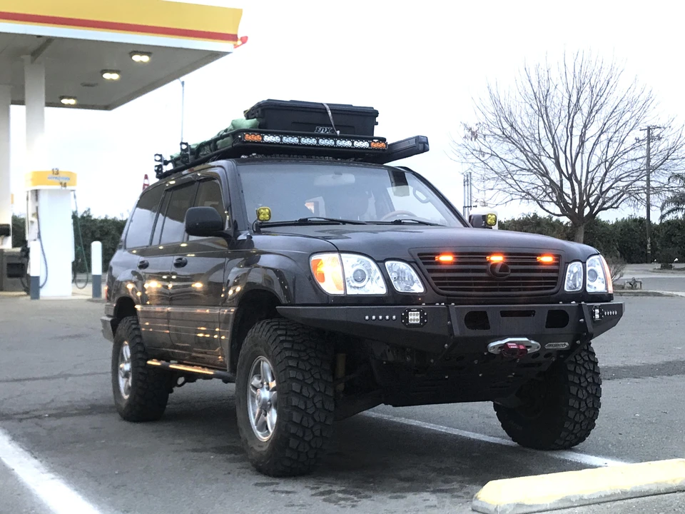 2001 Lexus LX 2nd Gen - Image 17 of 31