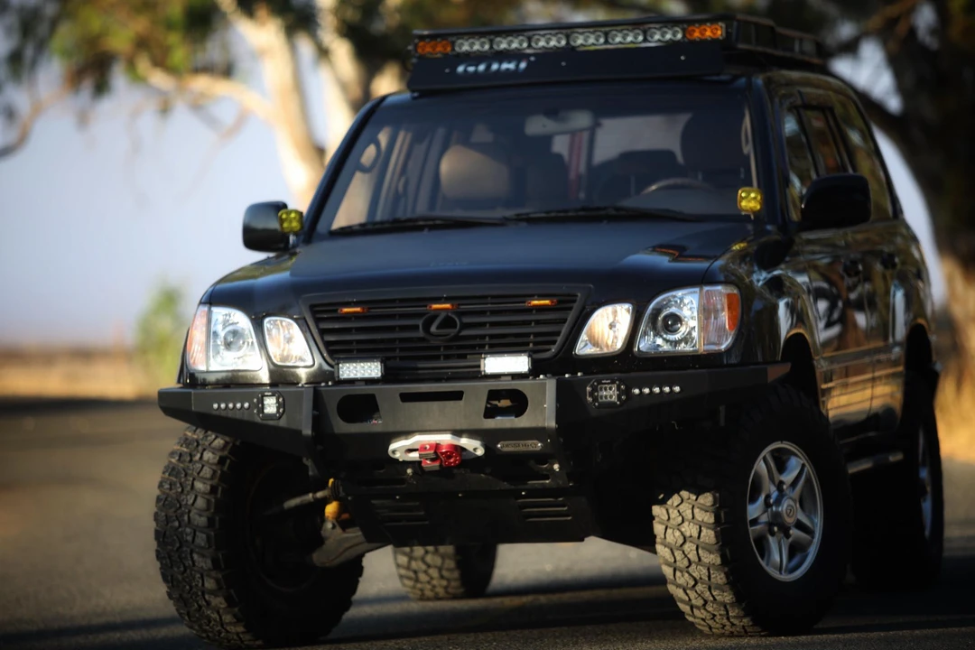 2001 Lexus LX 2nd Gen - Image 7 of 31