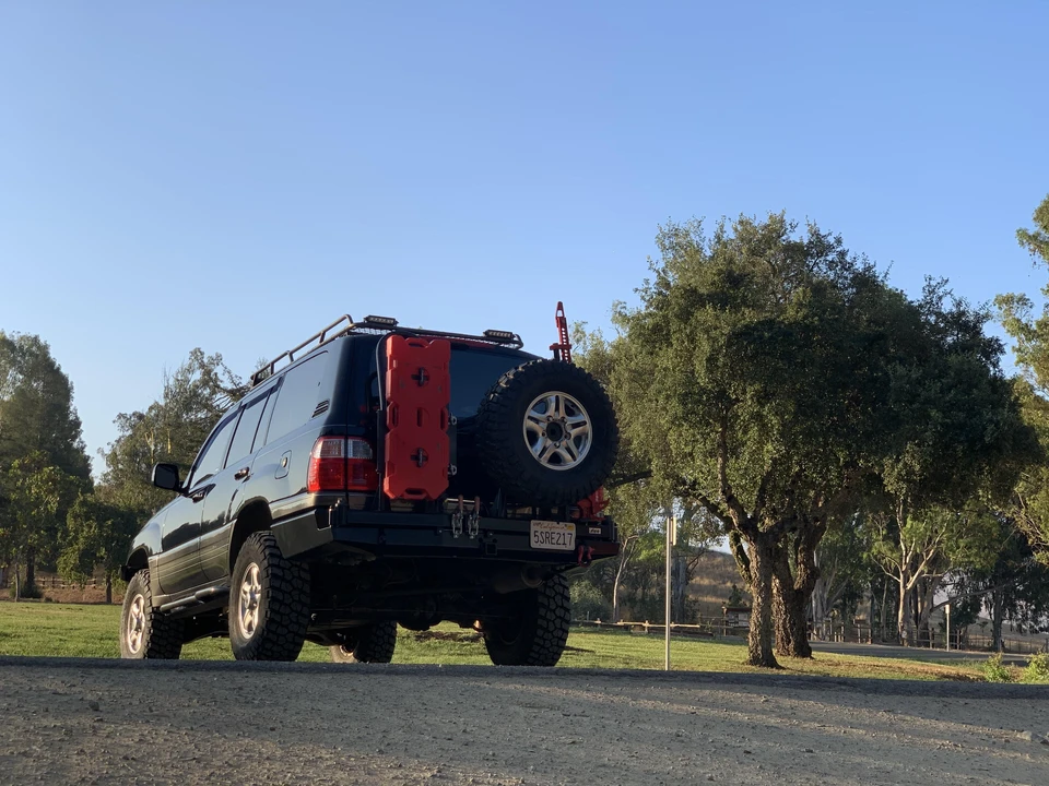 2001 Lexus LX 2nd Gen - Image 12 of 31