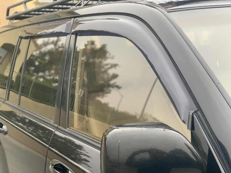 2001 Lexus LX 2nd Gen - Image 29 of 31